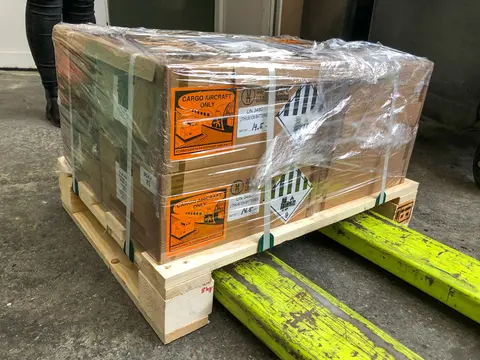 Paleta s nebezpečným tovarom pripravená na prepravu